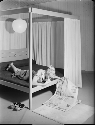 ENFAMILJSHUS I UTBY, GÖTEBORG (UTSTÄLLNING).
Utbyhusen, säng.