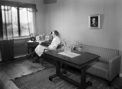 Fredrik Eens Minne, hem för ensamma mödrar.
Lägenhet, interiör.