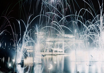 Stockholmsutställningen 1930
Nattfyrverkeri framför Akveriet.