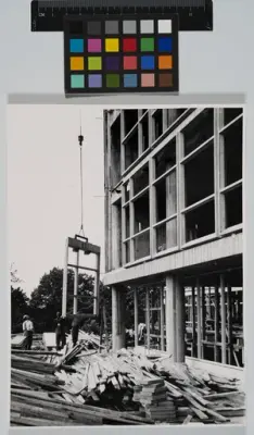 Yrkesskola för husligt arbete och sömnad
Fasad under uppbyggnad