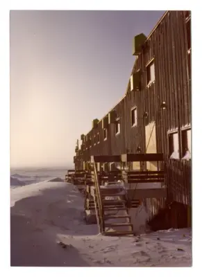 Arktisk stad i Resolute Bay
Exteriör av radhus