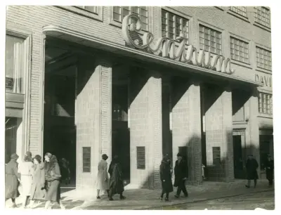 Kv Oxhuvudet, Centrumhuset
Exteriör, entréfasad mot Kungsgatan