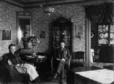 Erik Folcker med frun Gerda i sitt hem. Katarina Högbergsgata 12.