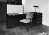Skrivbord med tillhörande stol och lampa, Axel Einar Hjorth, Nordiska kompaniet. 