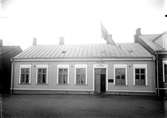 Valldammsgatan 9-13 omkring år 1930. 
Nummer 9 tillhörde urmakare Persson, nummer 11 H J Svensson, nummer 13 familjen Holmgren.