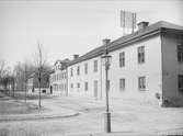 S:t Olofsgatan från Övre Slottsgatan, f d fattighuset i kvarteret Pistolen, Fjärdingen, Uppsala 1901 - 1902