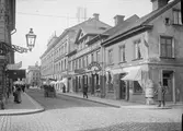 Vaksalagatan mot väster från Dragarbrunnsgatan, Dragarbrunn, Uppsala 1901 - 1902