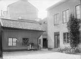Gårdsinteriör kvarteret Duvan, Kungsängsgatan 7, Dragarbrunn, Uppsala 1908