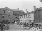 Gårdsinteriör, Svartbäcksgatan 23, kvarteret Hjorten, Dragarbrunn, Uppsala 1908