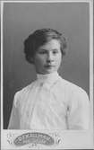 Kabinettsfotografi - ung kvinna, år 1909