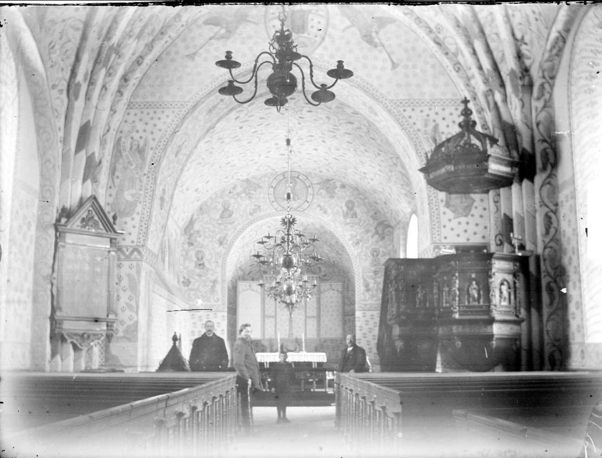 Johan Lundin, Interiör i Funbo kyrka, Funbo socken, Uppland. Tre män och en pojke