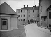 Gillbergska huset, kvarteret Holmen, Uppsala innan invigningen av Genomfarten i augusti 1935