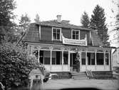 Kafé Sommarro, samma dag som rivningen påbörjades, Eriksberg, Uppsala 1947