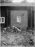Igensatt portlider i stugan hos Magnussons, Gränby, Uppsala sannolikt 1920-tal