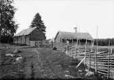 Torp med bostadshus och loge, Anna Öberg, Östra Askarbäck, Skuttunge socken, Uppland, sannolikt 1920-tal