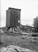 Väderkvarn under nedmontering, Uppland 1935