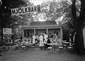 Mjölkbar vid Svandammen, Barnens dag, Uppsala 1934
