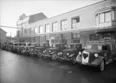 Lastbilar utanför Mjölkcentralen, Storgatan, Uppsala 1937