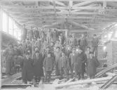 Grupporträtt - byggmästare och byggnadsarbetare, bygget av Vaksalaskolan, Fålhagen, Uppsala 1925 - 1927