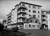Bostadsrättsföreningen Islandsgården under byggnation, kvarteret Örnen, Östra Ågatan - Bäverns gränd, Uppsala oktober 1936. Delar av krogen 