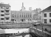 Uppsala stadsbibliotek och Centralbadets simhall under uppförande, Östra Ågatan, Uppsala oktober 1940