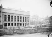 Uppsala stadsbibliotek och Centralbadets simhall under uppförande, Östra Ågatan, Uppsala december 1940