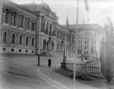 Universitetshuset, Uppsala. I bakgrunden det s.k. Skandalhuset, Uppsala