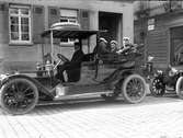 Medlemmar i manskören Orphei Drängar i bil, Tyskland 1913