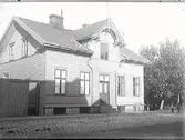 Exteriör. Hörnhuset i korsningen Östra Vallgatan-Norra Vallgatan, kv Garvaren 3 i Varberg.