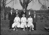 Konfirmandgrupp. Prästens namn är K H Roudén. Några av konfirmanderna är följande: Leopold Wallin, Leo Carlsson, Rune Svensson Gångarebo, Ingegerd Eliasson, Britt i Axet?, Dahlqvist