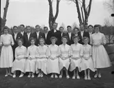 Konfirmandgrupp. Präst.