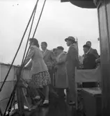 På passagerarbåt i Sotenkanalen