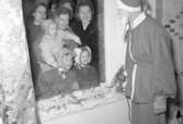 Första skyltsöndagen i Uddevalla, december 1949