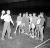 Handbollsträning i Kroppskultur augusti 1956