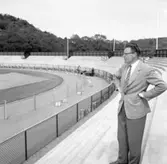 Intendent Gustaf Nyckel inspekterar Rimnersvallen, Uddevalla, inför fotbolls-VM i juni 1958