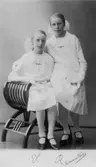 Konfirmanderna Rosa och Irma Bohlin, 1931
