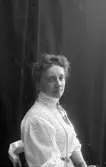 Enligt fotografens journal nr 1 1904-1908: 