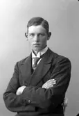Enligt fotografens journal nr 4 1918-1922: 