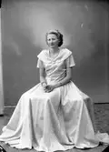 Enligt fotografens journal nr 8 1951-1957: 