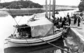 Skrivet på vidhängande papper: Tjällande fiskebåtar vid höstmarknaden i Kungälv 1939.
Fotograferat av: G.B.G. museum