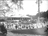 Midsommarfirande på 1940-talet i Folkets park, Munkedal