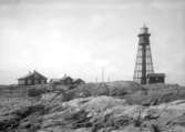 Juli 1924. Hamneskär med fyren Pater Noster, sedd från öster.