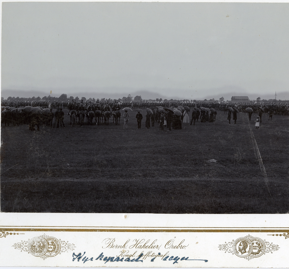 Bernhard Hakelier, The church parade on Sanna hed Midsummer Day 1893. The House of Life Regiment K 3 and civilians participate in the celebration.