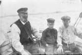 Farfar lär barnbarnen segla 1908