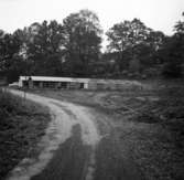 Nya garage byggs vid Lillåvägen i Huskvarna den 24 oktober 1955.