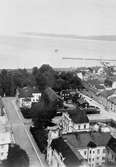 Vy över Väster från Sofiekyrkan i Jönköping. I förgrunden Fabriksgatan till vänster och Trädgårdsgatan till höger. Bilden tagen mot norr.