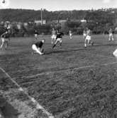 Fotbollsmatch mellan H-Södra och Hallby på Vapenvallen i Huskvarna. 1960-tal.