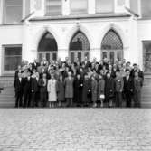 Klassträff på Södergårdskolan utmed Storgatan i Huskvana den 3 maj 1958.