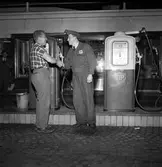 Anställda på BP Bensinstation i Huskvarna den 27 september 1956.