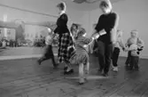 Familjesöndag på Mölndals museum den 20 november 1988 (efter 2011-01-01 Mölndals stadsmuseum). Gatuadressen ändrades 1997 till Norra Forsåkersgatan 19. 
Sång och danslekar med Linda Olsbjörk. Dramatisering av fattigauktion med Susanne Brånålt. Dockteater av Skånhällaskolan.